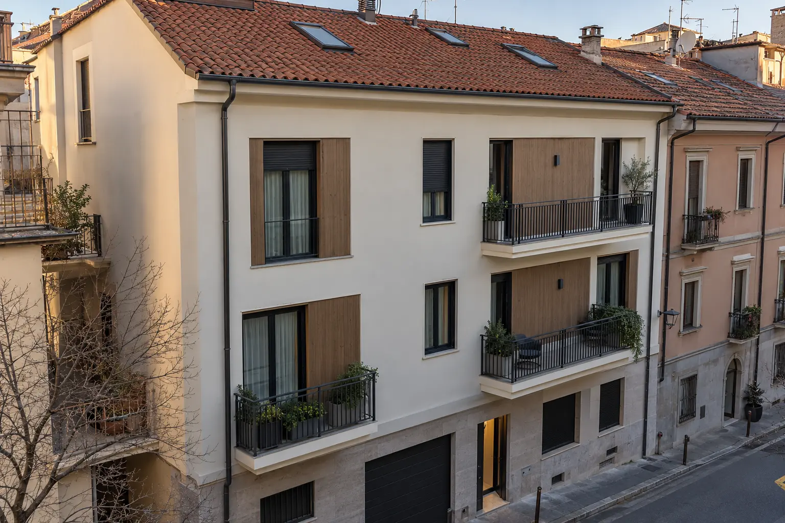 Tetto in tegole e facciata ristrutturata da Maestro Edilizia | Ristrutturazione Casa a Milano.